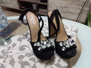 Zapatos de fiesta Marypaz negros con pedrería