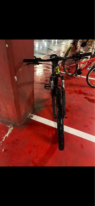 Bicicleta de montaña la bici está como nueva 