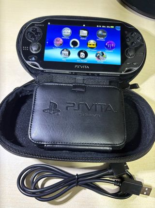 PlayStation Vita PCH-2000 Negra + Accesorios