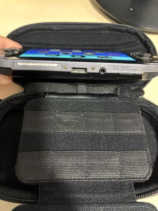 PlayStation Vita PCH-2000 Negra + Accesorios