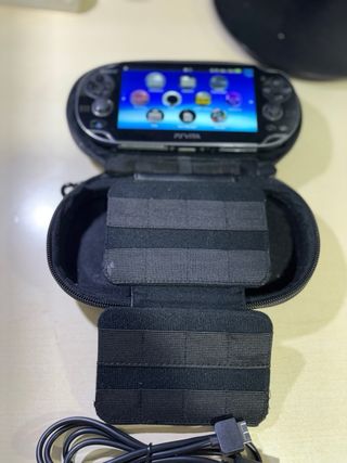 PlayStation Vita PCH-2000 Negra + Accesorios
