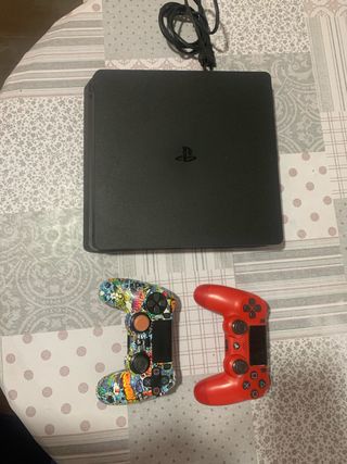 PS4 Slim Negra + 2 Mandos