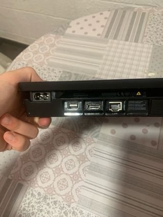 PS4 Slim Negra + 2 Mandos