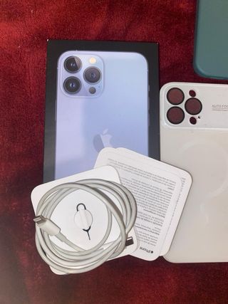 iPhone 13 Pro Azul/Morado + Accesorios