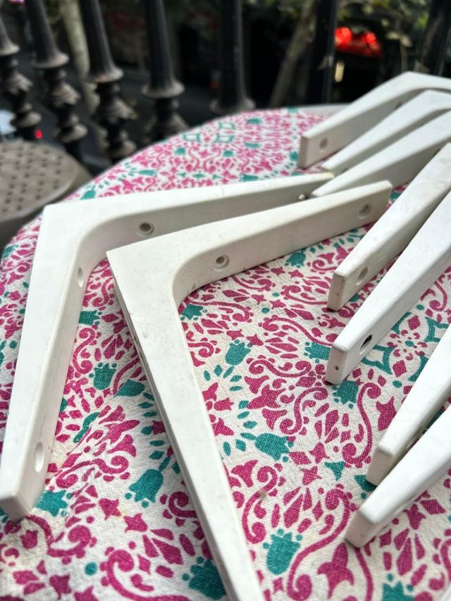 Soportes para repisas blancos 1€ cada uno