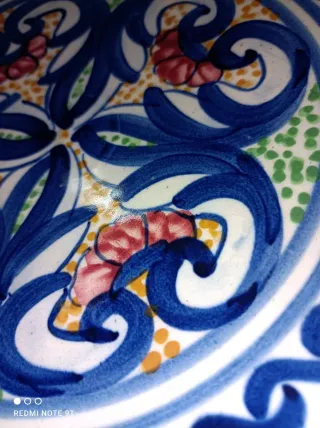 Plato Decorativo Cerámica Azul y Rojo