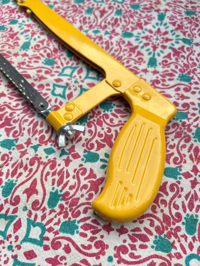 Sierra de arco amarilla