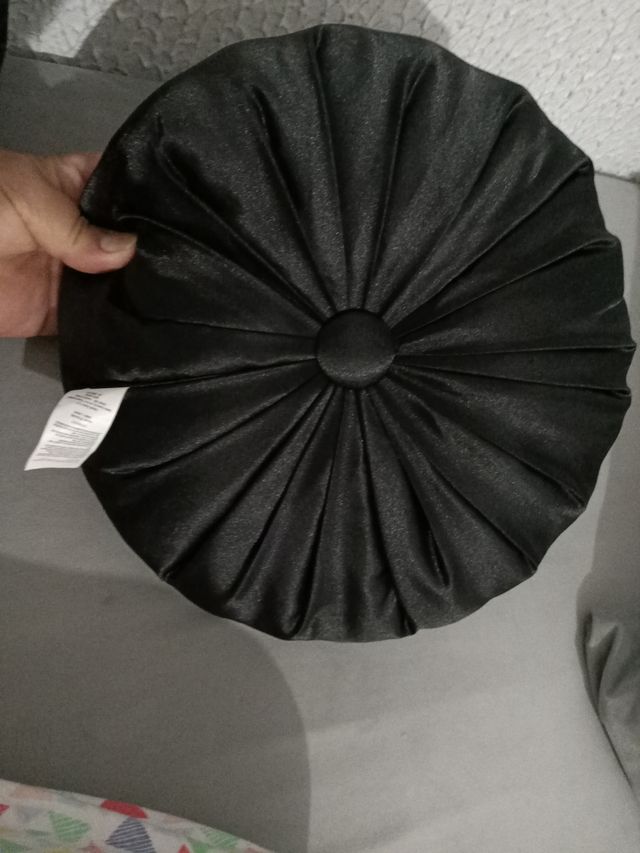 2 Almohadas Negras Redondas