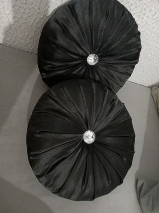 2 Almohadas Negras Redondas