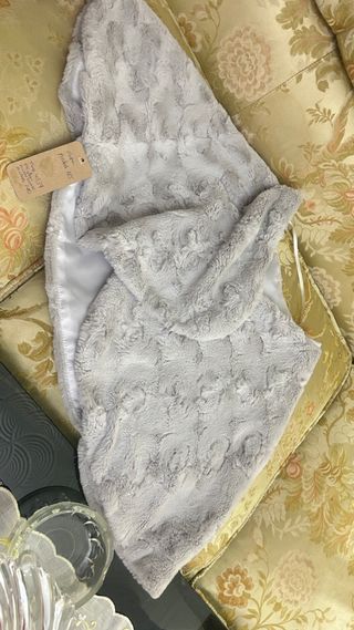 Vestido fiesta Manu Garcia 100€
capa gris 50€
