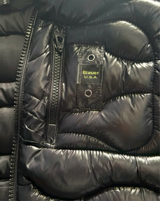 Blauer Chaquetón Negro Plumas