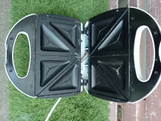 Sandwichera Ecrón Blanca