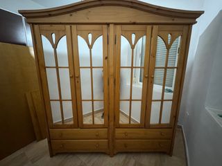 Armario doble madera natural con puertas de crista