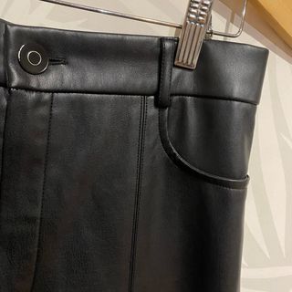 Pantalón efecto piel Zara Negro Talla L