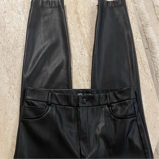 Pantalón efecto piel Zara Negro Talla L