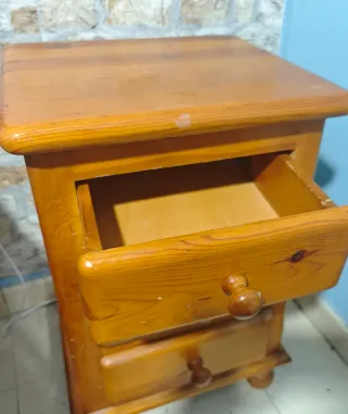 2 Mesitas de noche de madera