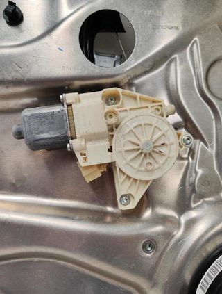 Mercedes-benz a2048204302 elevalunas clase 240171