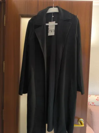 Abrigo fino Zara efecto ante negro