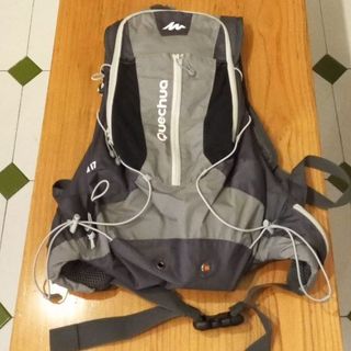 Mochila “Camellback” Quechua Helium 17+2L