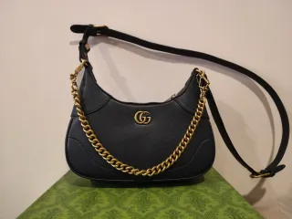 Bolso Gucci negro piel con detalles dorados