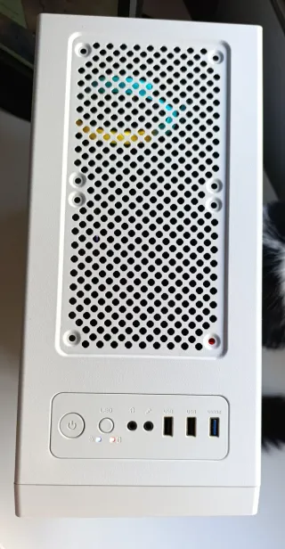 Se vende Espectacular PC-Torre Gaming Raizen Blanc