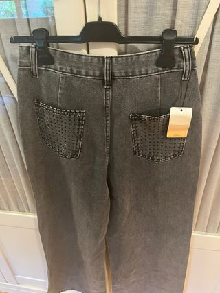 Pantalón vaquero negro con brillos Talla 36