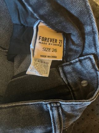 Pantalón vaquero negro con brillos Talla 36