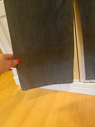 Pantalón vaquero negro con brillos Talla 36