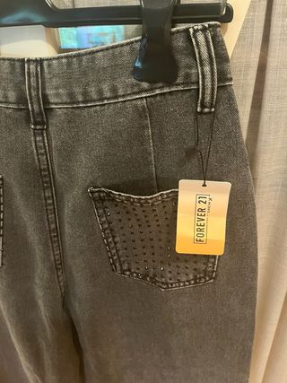 Pantalón vaquero negro con brillos Talla 36