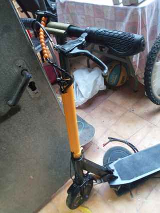 Patinete eléctrico para despiece, batería bien,
