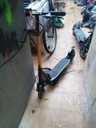 Patinete eléctrico para despiece, batería bien,