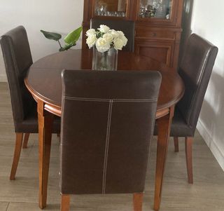 Mesa comedor madera oscura + 4 sillas