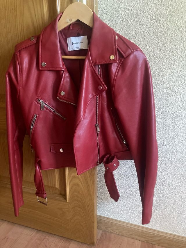 Chaqueta polipiel roja Stradivarius Talla L