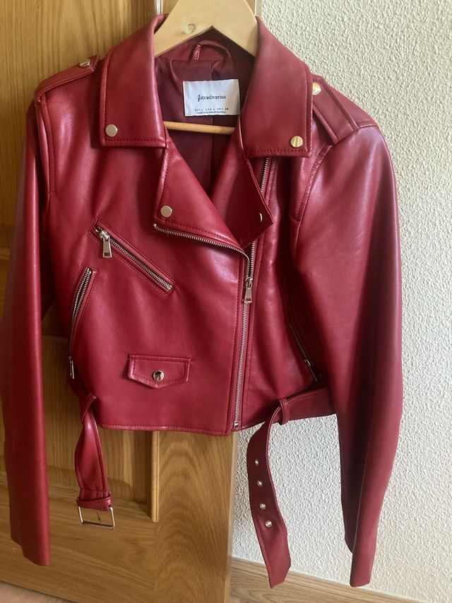 Chaqueta polipiel roja Stradivarius Talla L