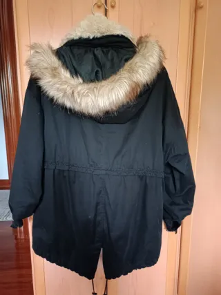 Chamarra negra con forro de pelo