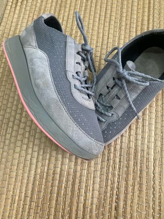 Zapatillas grises y rosas