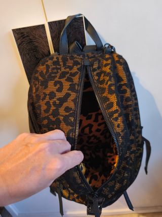 Mochila Desigual Leopardo Negra y Dorada