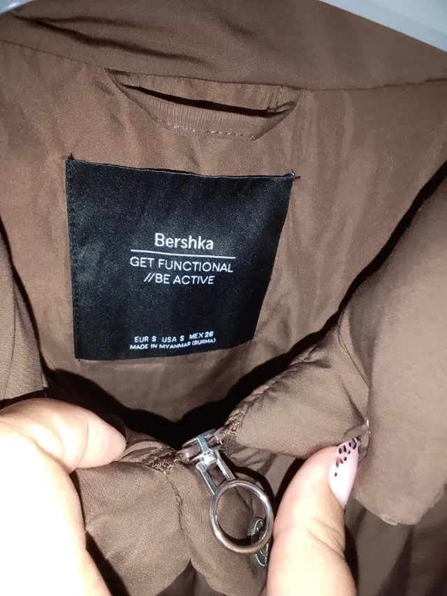 Abrigo Bershka marrón