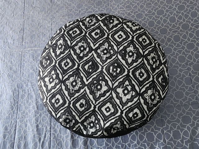 Puff redondo 60cm con asa de cuero