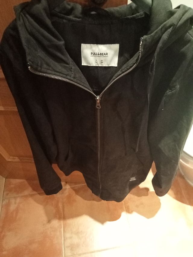 Chaqueta negra con capucha XL