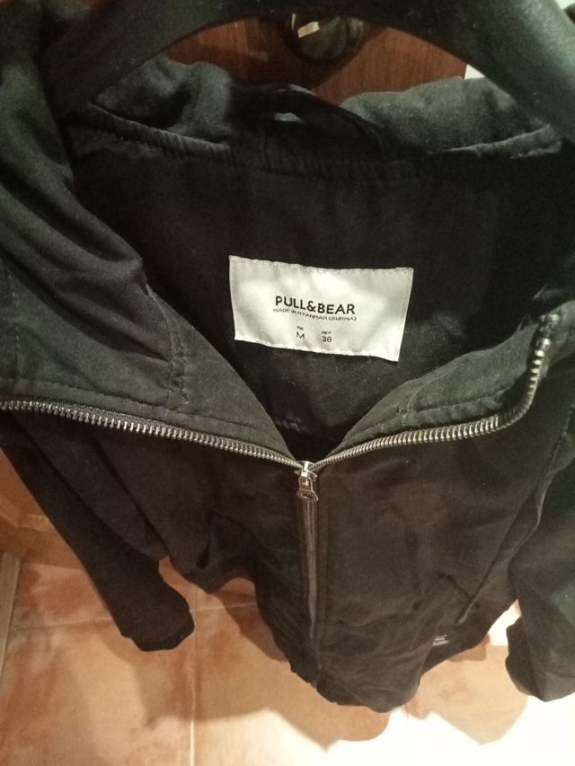 Chaqueta negra con capucha XL