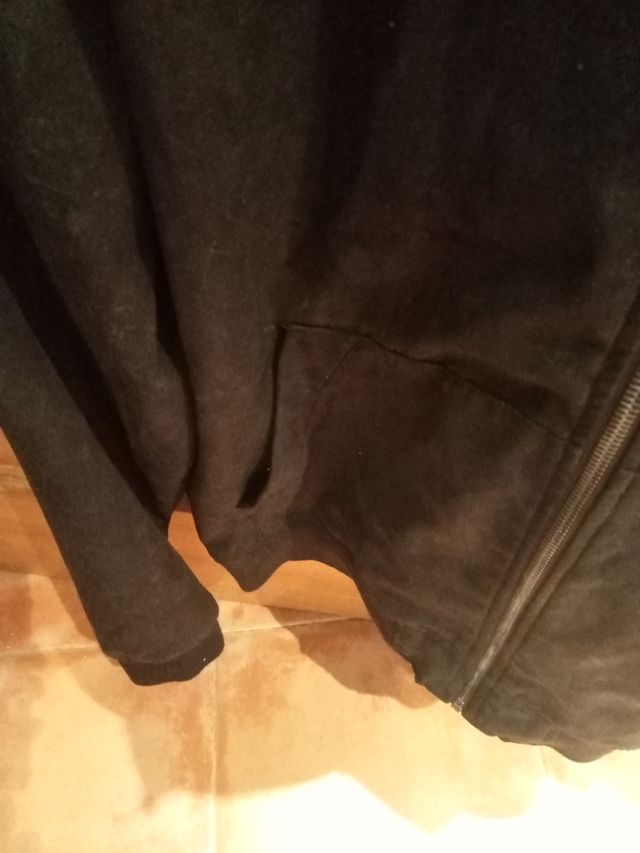 Chaqueta negra con capucha XL