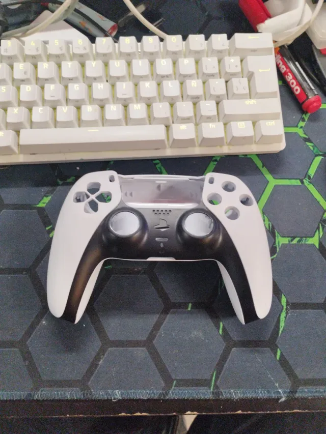 Custodia Dualsense in bianco e nero