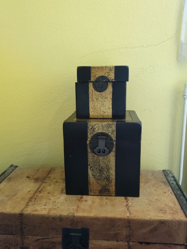 2 Cajas Decorativas Madera Negra y Dorada