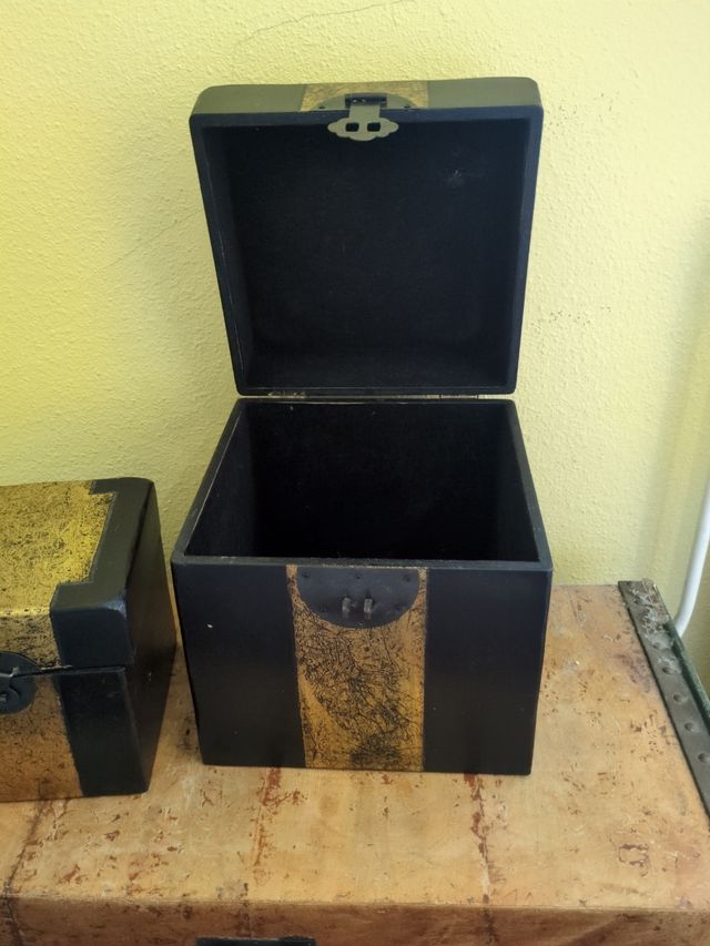 2 Cajas Decorativas Madera Negra y Dorada
