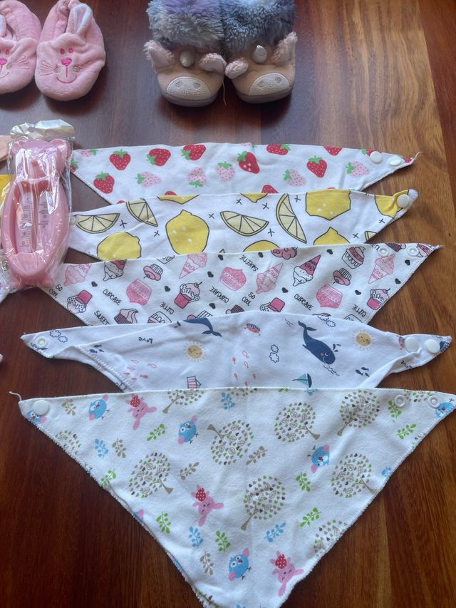 Lote de 11 baberos para bebé y zapatos