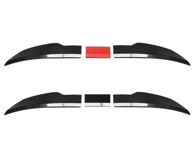 Alettone auto nero con inserto rosso