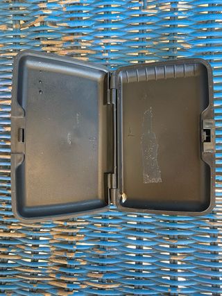 Portacarte giallo con chiusura a clip