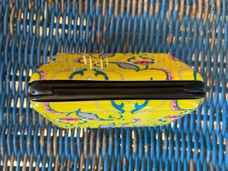 Portacarte giallo con chiusura a clip