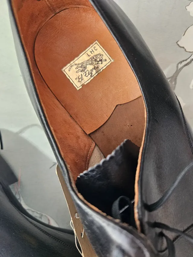 Zapatos negros con cordones vintage